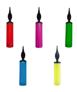1pza Bomba manual de plástico chica para inflar globos, variedad de colores / reino fiesta / 60497